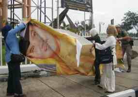 Atribut Cagub Riau Ditertibkan