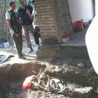 Ada Isu Septic Tank Dibongkar, Ribuan Warga Padati Rumah Ryan