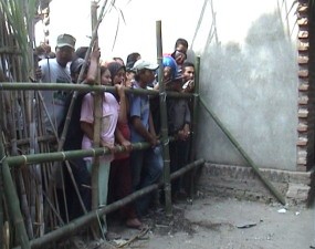 Polisi Pagari Area Septic Tank Rumah Ryan