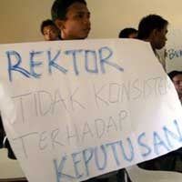 Tolak Pemilihan Ketua BEM, Mahasiswa Bentrok dengan Panitia Kongres