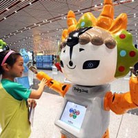 Robot Olimpiade Sambut Turis di Bandara Beijing