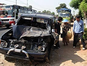 Mobil Digencet Truk & Bus, Camat Plumpang Lolos dari Maut