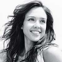 Pose Eksotis Jessica Alba