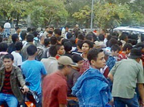 Agung Izinkan Mahasiswa SETIA Menginap Semalam di DPR