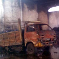 Di Dalam Pabrik Ditemukan Dua Truk Hangus Terpanggang