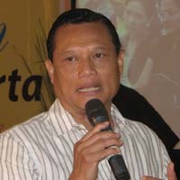 Adang Daradjatun Desak-desakan Urus SKCK di Polres Jaksel