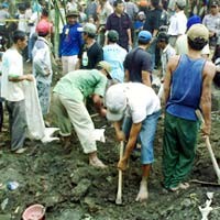 Cari Mayat, Septic Tank Rumah Ryan Disedot