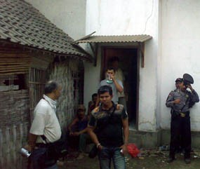 Polisi Bongkar Kandang Ayam di Rumah Ryan