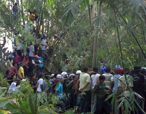 Halaman Siap Digali, Warga Mulai Datangi Rumah Ryan 