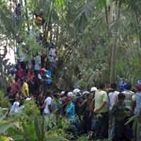 Halaman Siap Digali, Warga Mulai Datangi Rumah Ryan 