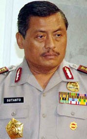 Agung Minta SBY Pertahankan Sutanto Sampai Pemilu 2009
