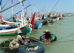 Gelombang Tinggi, Ratusan Nelayan Sumenep Takut Melaut