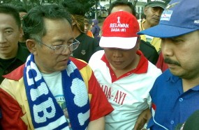 Dada Berjanji Akan Bersihkan Poster dan Stiker Kampanye 