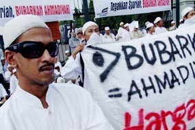 Water Canon Sambut Massa FUI di Istana