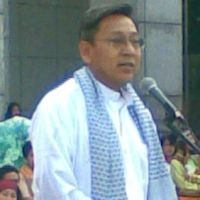 Berjubah Putih, Boediono Tanggalkan Jas