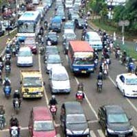 Dikawal PJR, Ibu Hendak Melahirkan Lolos dari Macet di Mampang