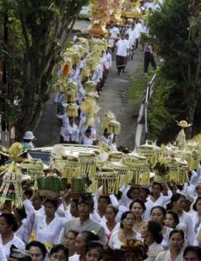 SBY Hadiri Ngaben Orangtua Jero Wacik