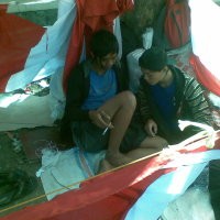 Tidur di Trotoar Sembari Jualan Identitas Negeri