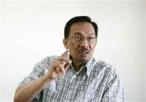 Disidang Sodomi, Anwar Dibebaskan dengan Jaminan 