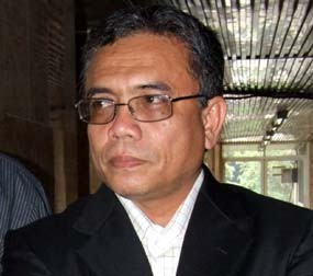 Pening, Irwandi Yusuf Berobat ke Singapura