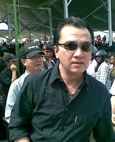Tantowi Yahya Ikut Antar Jenazah Bos Gudang Garam