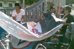 Hanya Taufikurahman yang Datang Turunkan Atribut