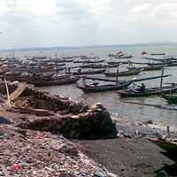 Diterjang Ombak, Ratusan Perahu Nelayan di Sumenep Rusak
