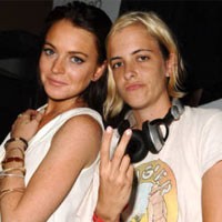 Lindsay Lohan Dilamar Kekasih Lesbinya?