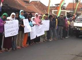 Ratusan Warga Garut Demo Minta Dipekerjakan PT Chevron