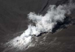 Imbas Semburan Baru, Jalan Raya Porong Terancam Terendam