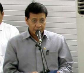 Dicurhati Guru Sekolah Terpencil, Menlu Berlinang