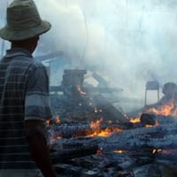 Nonton Karnaval, Dua Rumah & Warung Ludes Dilalap Api