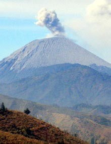 200 Pendaki Mulai Mendaki Puncak Mahameru