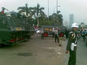 10 Water Cannon Amankan DPR