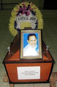 Wawan Dimakamkan dengan Berpakaian Paskibraka