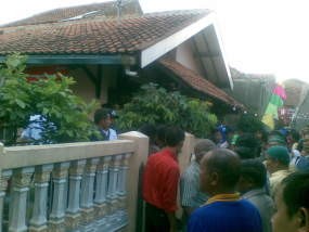 Dini Berprofesi Guru Honorer