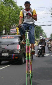 Nunggang Jerapah, Mustofa Gelorakan Nasionalisme 