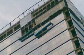 Gondola di Jl MT Haryono Miring Karena Tower Bergeser