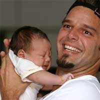 Tanam Sperma, Ricky Martin Dapat Anak Kembar
