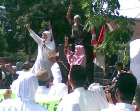 Ratusan Calhaj Geruduk PTUN