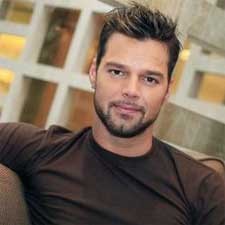 Ricky Martin Dikecam Pejabat Tinggi Gereja