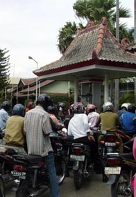 Bensin di Sumenep Langka, Eceran Tembus Rp 9 Ribu/Liter