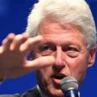 Bill Clinton Ajak Semua Pendukung Istrinya Pilih Obama