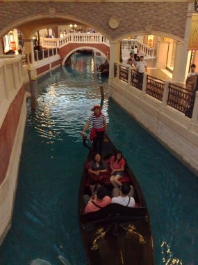 Mencoba Peruntungan di Venesia Rasa Asia