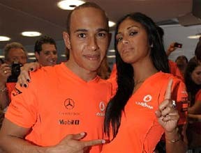 Pussycat Doll Tulis Lagu untuk Pembalap F1