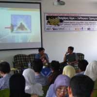 Perangkat Lunak Pendidikan Open Source Pukau Guru dan Siswa SMAN 12 Bandung