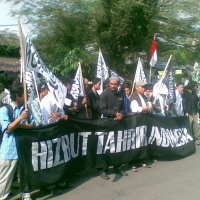 Sambut Ramadhan, Massa HTI Jabar Turun ke Jalan