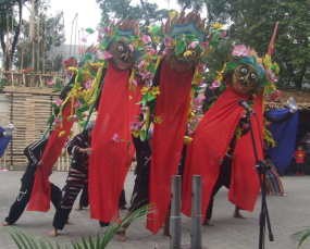 Rupa Bunga Dalam Dua Tarian    