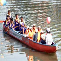 Lomba Bedug dan Patrol Susuri Kalimas