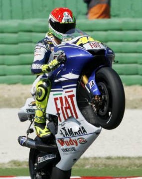 Stoner Jatuh, Rossi Kian Tak Terkejar